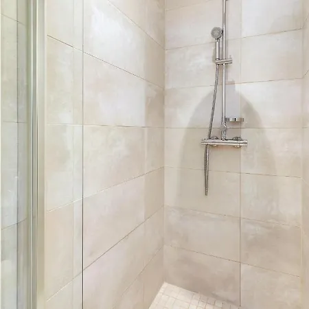 Stylish With Beautiful Views Of The River, Nearby