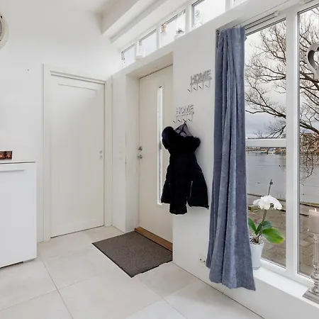 Stylish With Beautiful Views Of The River, Nearby Kristiansand