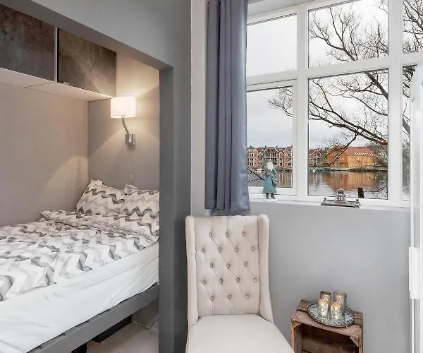 Stylish With Beautiful Views Of The River, Nearby *