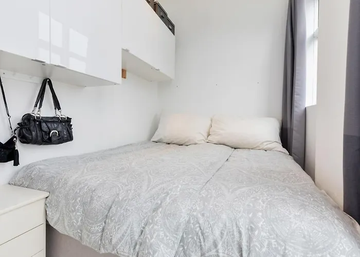 Stylish With Beautiful Views Of The River, Nearby Kristiansand