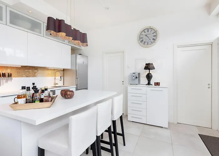 Stylish With Beautiful Views Of The River, Nearby Lejlighed Kristiansand