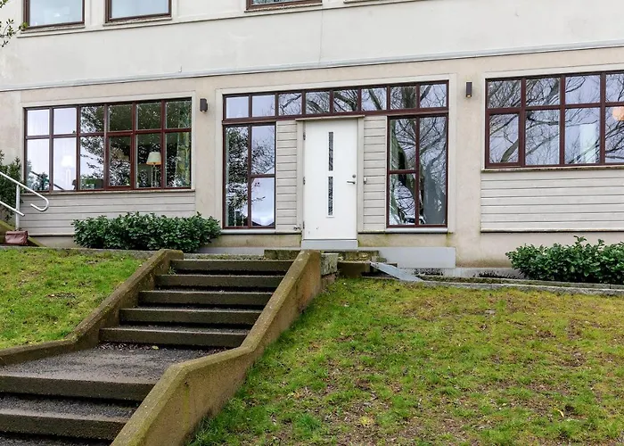Stylish With Beautiful Views Of The River, Nearby Kristiansand