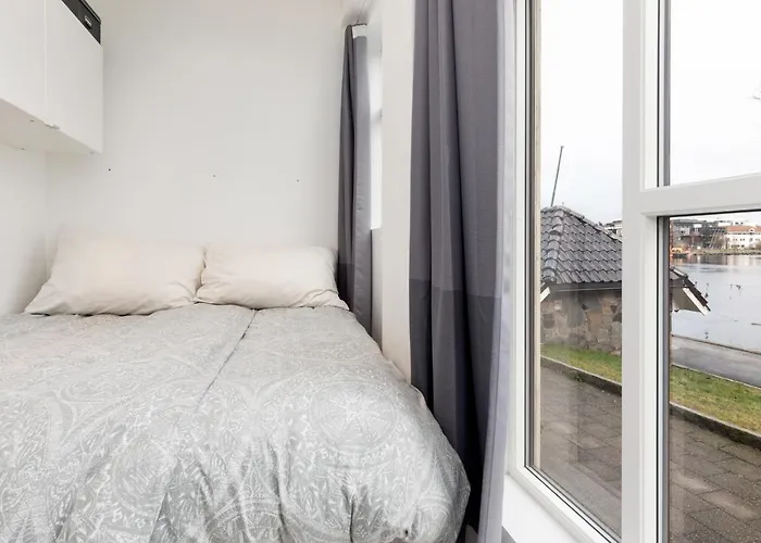 Stylish With Beautiful Views Of The River, Nearby