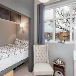 Stylish With Beautiful Views Of The River, Nearby *