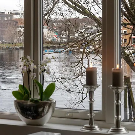 Stylish With Beautiful Views Of The River, Nearby Appartamento