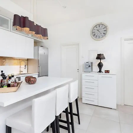 Stylish With Beautiful Views Of The River, Nearby Lägenhet Kristiansand